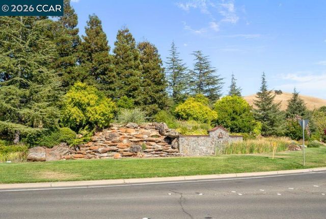 11 Mt Lee Pl, Clayton, CA 94517