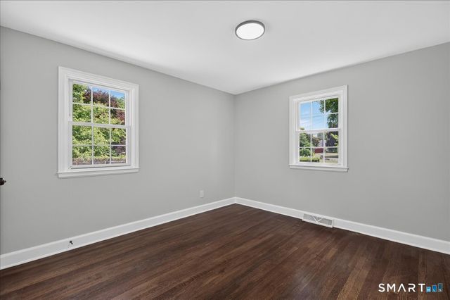 5 Lynmot Road, Hamden, CT 06514