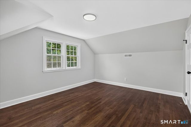 5 Lynmot Road, Hamden, CT 06514