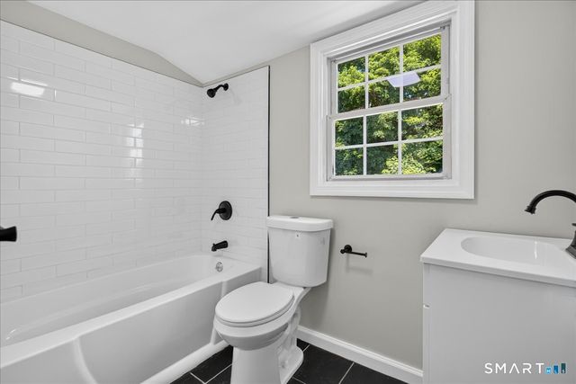 5 Lynmot Road, Hamden, CT 06514