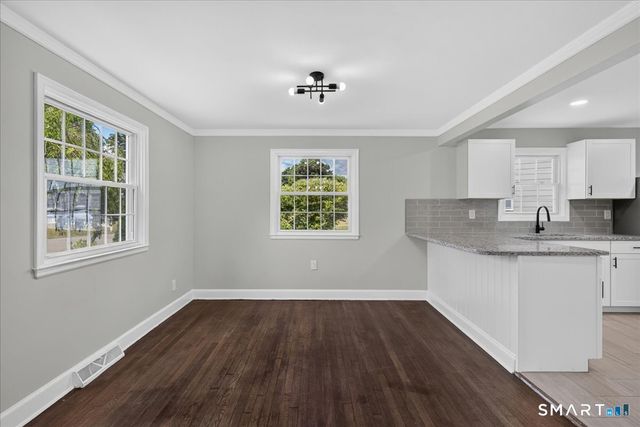 5 Lynmot Road, Hamden, CT 06514