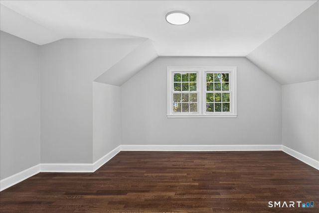 5 Lynmot Road, Hamden, CT 06514