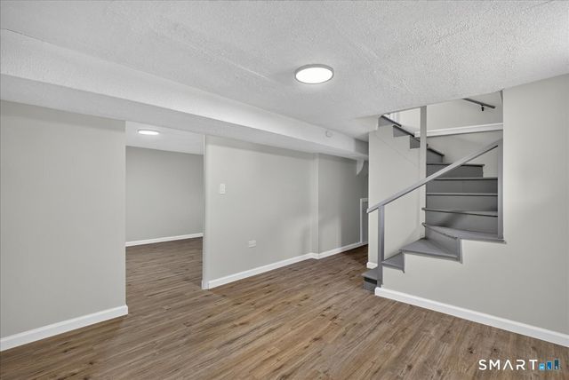 5 Lynmot Road, Hamden, CT 06514