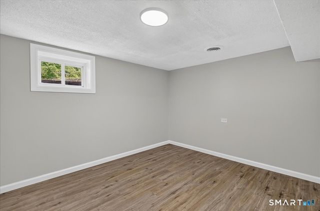5 Lynmot Road, Hamden, CT 06514