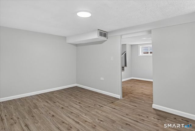 5 Lynmot Road, Hamden, CT 06514