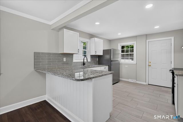 5 Lynmot Road, Hamden, CT 06514
