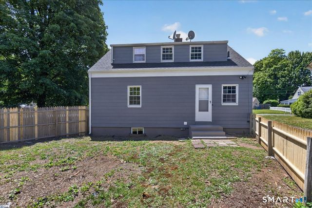 5 Lynmot Road, Hamden, CT 06514
