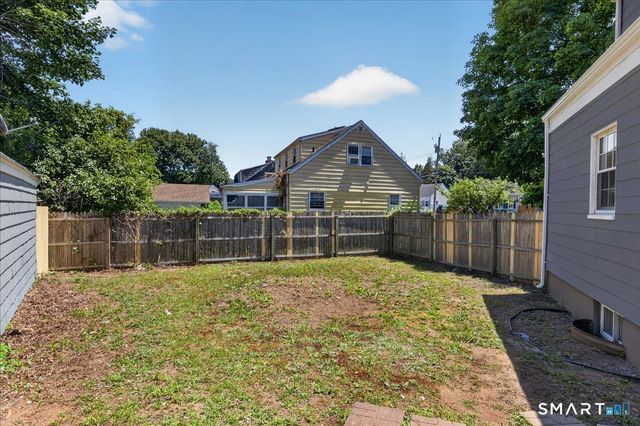 5 Lynmot Road, Hamden, CT 06514