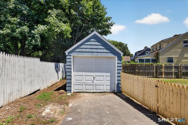 5 Lynmot Road, Hamden, CT 06514