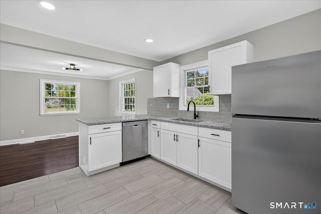 5 Lynmot Road, Hamden, CT 06514
