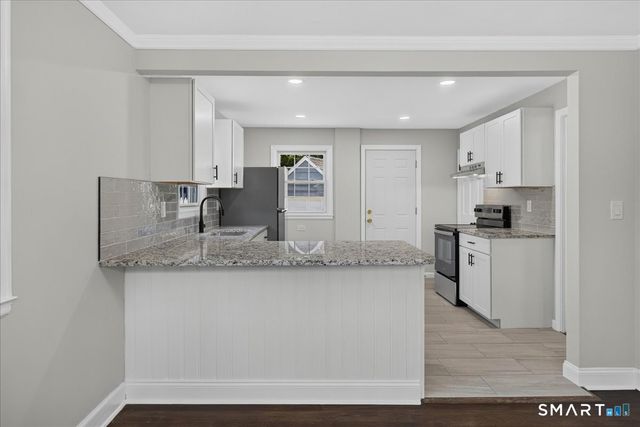 5 Lynmot Road, Hamden, CT 06514