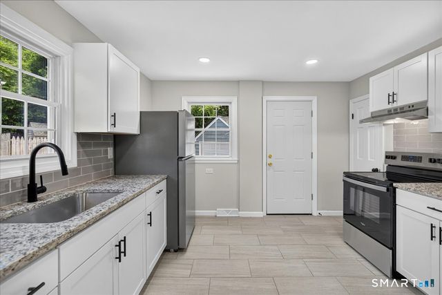 5 Lynmot Road, Hamden, CT 06514