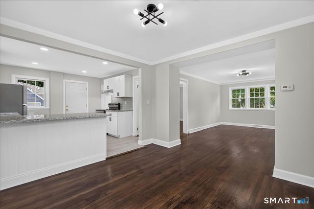 5 Lynmot Road, Hamden, CT 06514