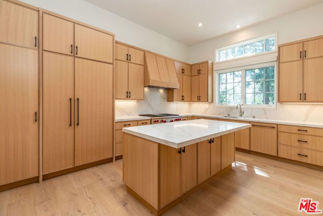 11714 Folkstone Lane, Los Angeles, CA 90077