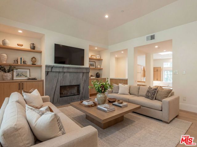 11714 Folkstone Lane, Los Angeles, CA 90077