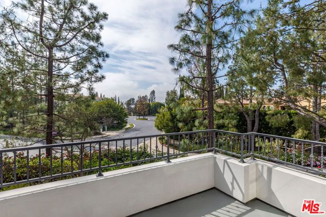 11714 Folkstone Lane, Los Angeles, CA 90077