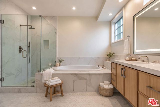 11714 Folkstone Lane, Los Angeles, CA 90077