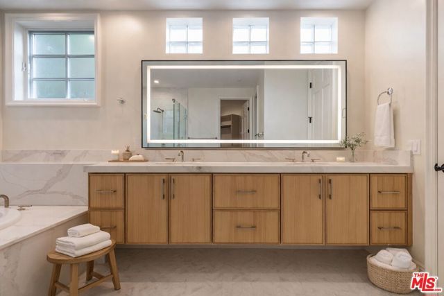 11714 Folkstone Lane, Los Angeles, CA 90077