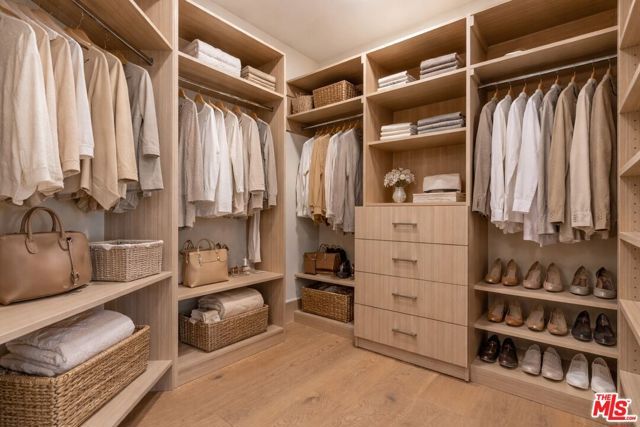 11714 Folkstone Lane, Los Angeles, CA 90077