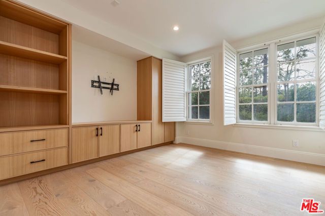 11714 Folkstone Lane, Los Angeles, CA 90077