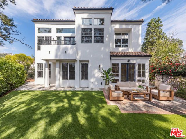 11714 Folkstone Lane, Los Angeles, CA 90077