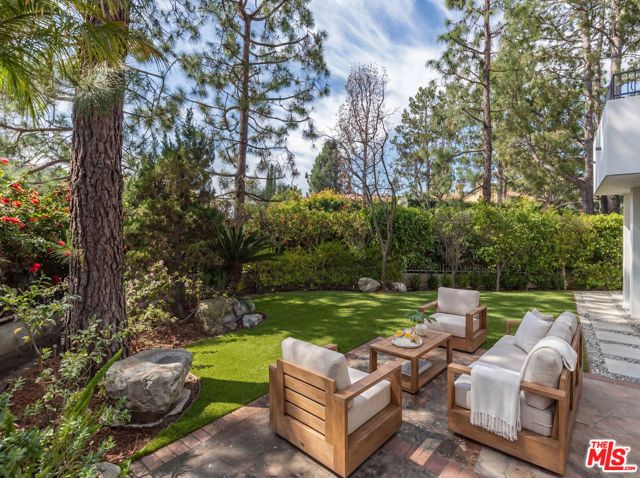 11714 Folkstone Lane, Los Angeles, CA 90077