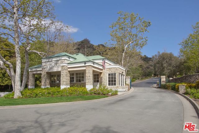 11714 Folkstone Lane, Los Angeles, CA 90077