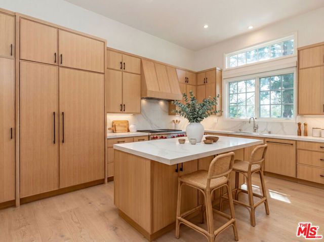 11714 Folkstone Lane, Los Angeles, CA 90077