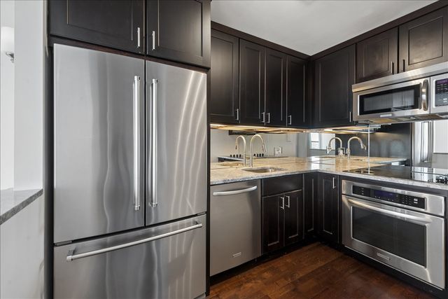 1550 N LAKE SHORE Drive 30D, Chicago, IL 60610