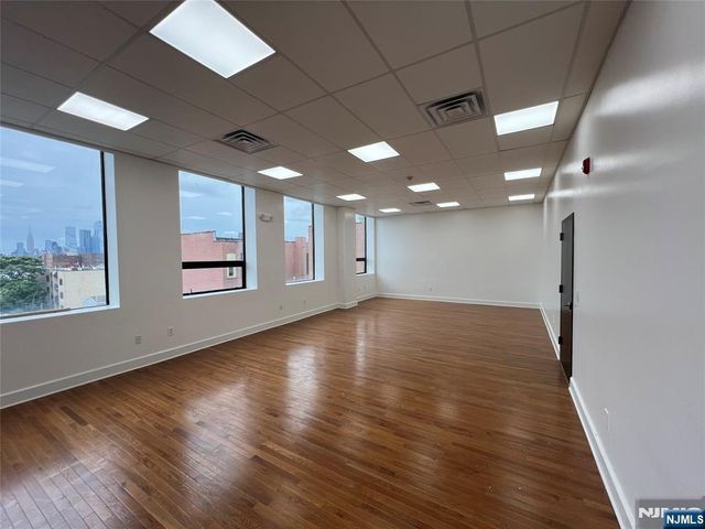 407 39th 502, Union City, NJ 07087