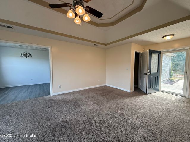 121 Danbrook Ct, Radcliff, KY 40160