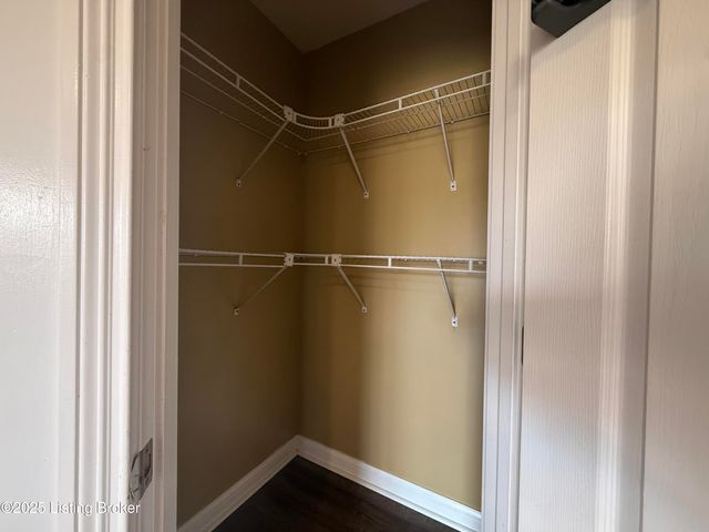 121 Danbrook Ct, Radcliff, KY 40160