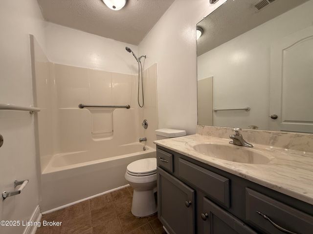 121 Danbrook Ct, Radcliff, KY 40160