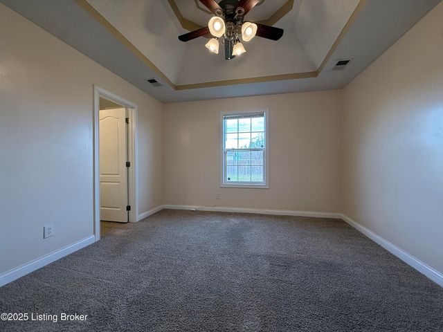 121 Danbrook Ct, Radcliff, KY 40160