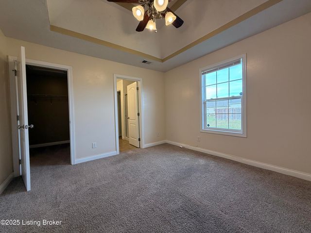 121 Danbrook Ct, Radcliff, KY 40160