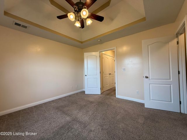 121 Danbrook Ct, Radcliff, KY 40160