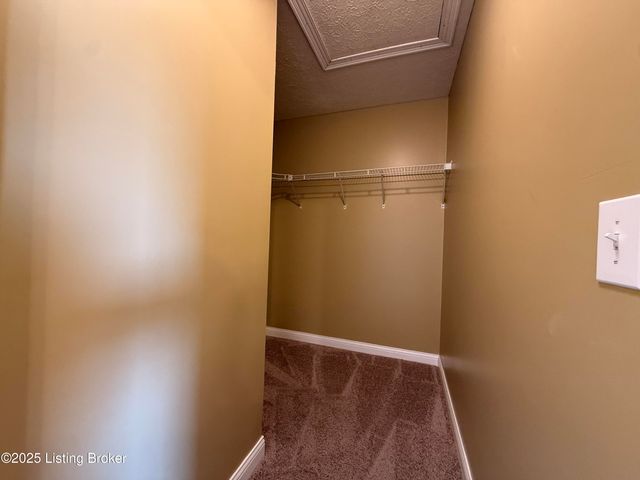 121 Danbrook Ct, Radcliff, KY 40160