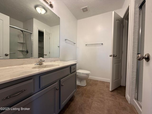 121 Danbrook Ct, Radcliff, KY 40160