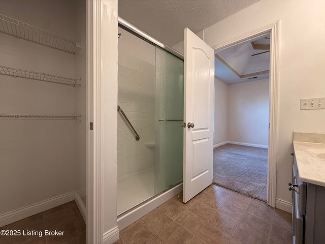 121 Danbrook Ct, Radcliff, KY 40160