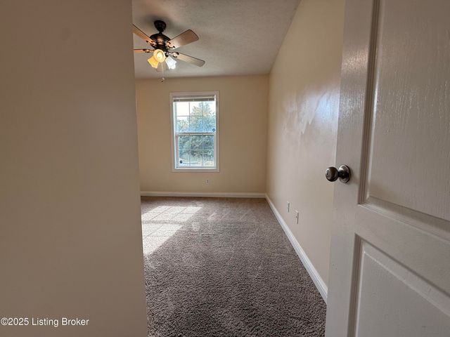 121 Danbrook Ct, Radcliff, KY 40160