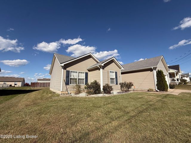 121 Danbrook Ct, Radcliff, KY 40160