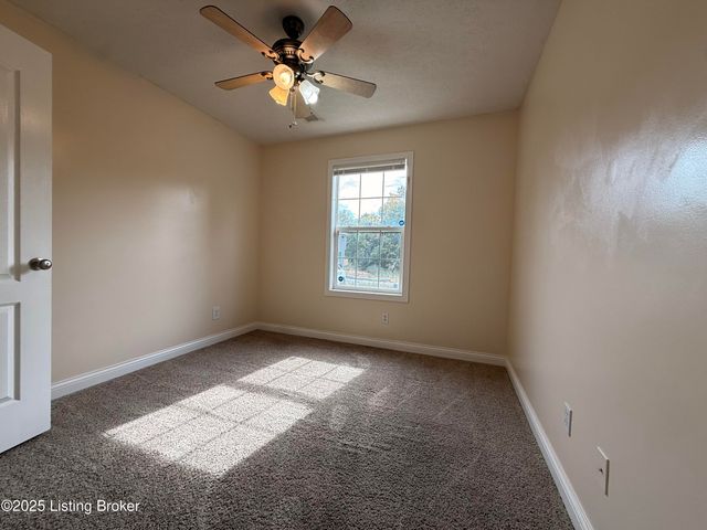 121 Danbrook Ct, Radcliff, KY 40160