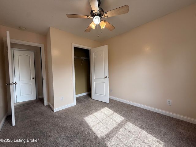 121 Danbrook Ct, Radcliff, KY 40160