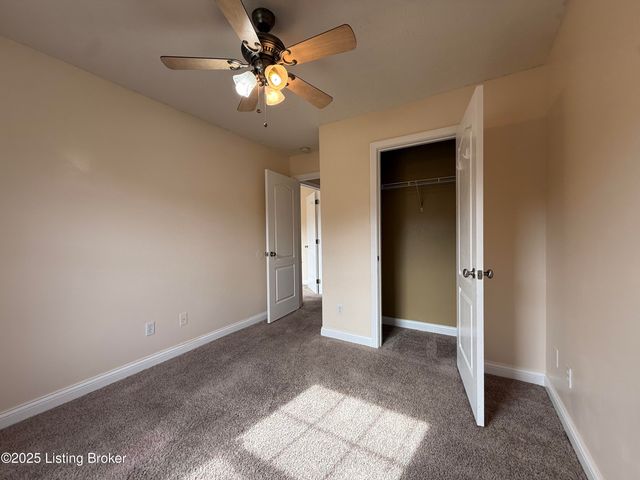 121 Danbrook Ct, Radcliff, KY 40160