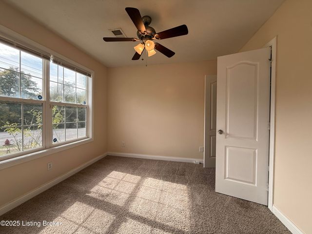 121 Danbrook Ct, Radcliff, KY 40160