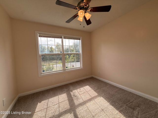 121 Danbrook Ct, Radcliff, KY 40160