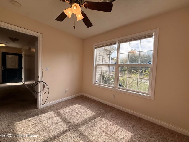 121 Danbrook Ct, Radcliff, KY 40160