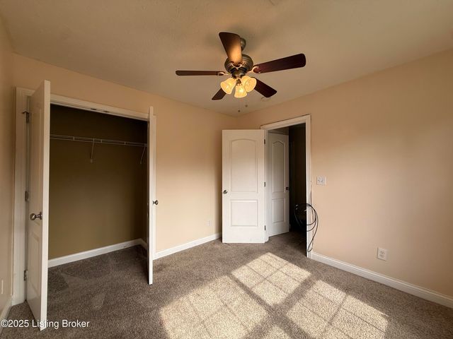 121 Danbrook Ct, Radcliff, KY 40160