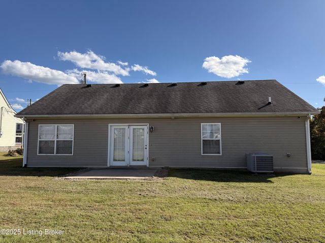 121 Danbrook Ct, Radcliff, KY 40160