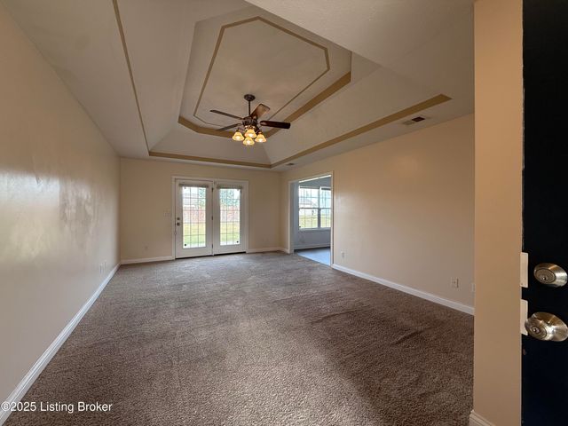 121 Danbrook Ct, Radcliff, KY 40160